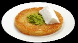 Künəfə qaymaqlı